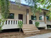 Naya Bungalow Hotel di Pantai Rawai