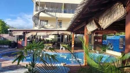 Alec's Hotel Отели в г. Si'umu