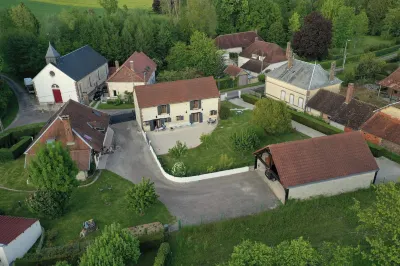 Le Clos Poli Hôtels à : Montigny-les-Monts
