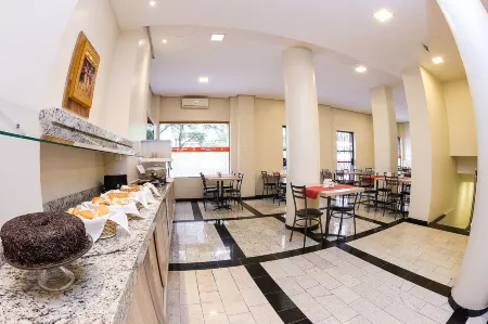 Hotel Express Savoy - Centro Histórico Отели рядом с достопримечательностью «Музей искусств Риу-Гранди-ду-Сул»