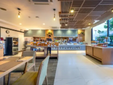 Plaai Prime Hotel Rayong ラヨーンのホテル