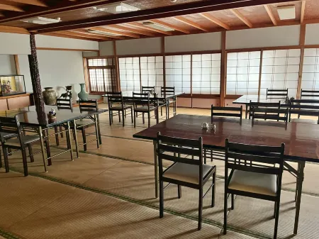 Kanko Ryokan Yamato Отели рядом с достопримечательностью «Mount Ikoma»