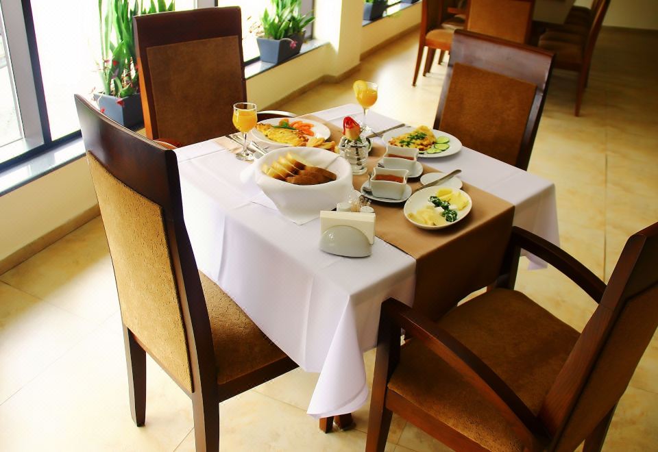 트빌리시 리버사이드 호텔 발코니 뷰