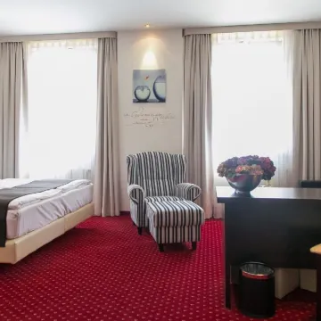 هوتل هربست برلين Hotels near قلعة سبانداو