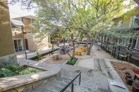 Suite 9 the Village Отели в г. Виндхук