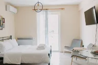 Best House, Nirvana, Patra