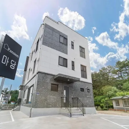 Samcheok Jangho Madang Minbak Pension
