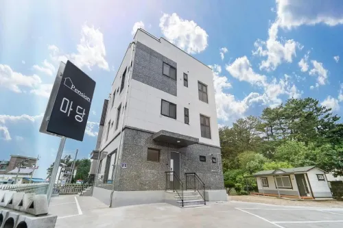 Samcheok Jangho Madang Minbak Pension - Boutique