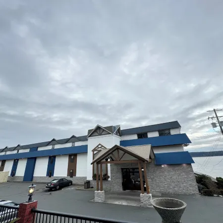 Anchor Inn and Suites