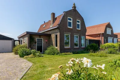 Bungalow in Sint Maartenszee Near Dunes