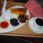 Feathers Hotel & Lounge