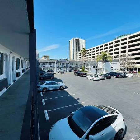Travelodge by Wyndham Fresno Convention Center Area