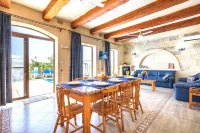 Ta Guljetta Villa Sleeps 8 with Pool - parking