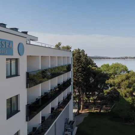 SeeSea Hotel