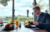 Tides Hotel - breakfast