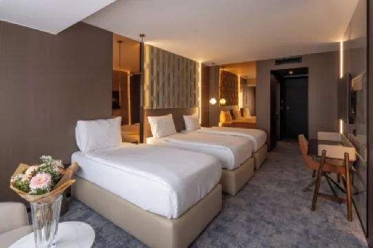 Nobel Design Hotel リパブリック スクエア周辺のホテル