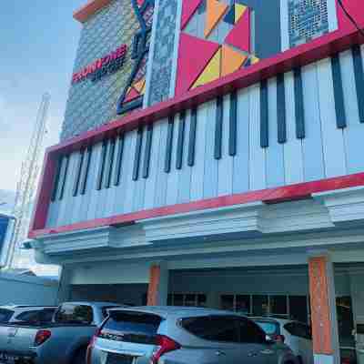 Front One Budget Abepura Hotel Exterior