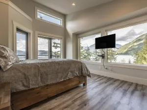 The Lodge on Harrison Lake