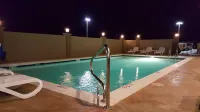 ماين ستاي سويتس ميدلاند - مسبح