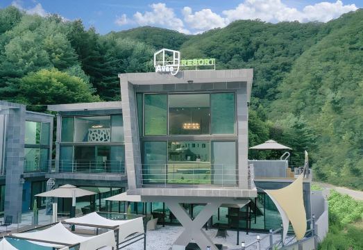 야외 수영장 전경