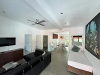 Elluk East Studios Hotel di Port Vila