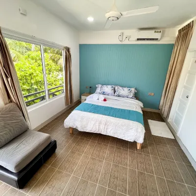 Wave Crest Retreat Hotels near Thulusdhoo Island