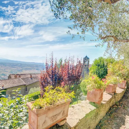 Villa in Cortona with Pool