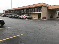 Starway Inn - parking