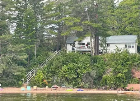 All season cottage with sauna overlooking the private beach on Lake Superior