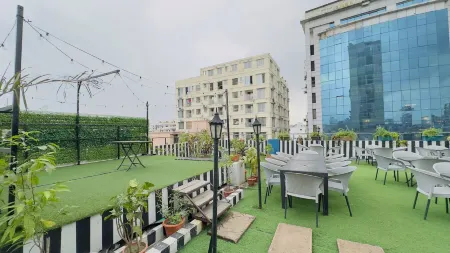 The Ambassador Hotel Dhaka Отели рядом с достопримечательностью «Nagar Shanti Nibash»