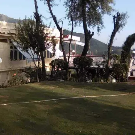 The Mughal Palace Eco Luxury Houseboat