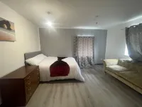 Winners Inn Sleeps 2 with Parking Hotels in Hyde