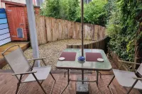 3-Beds Sleep 7 with Garden & Private Parking Hotel a 