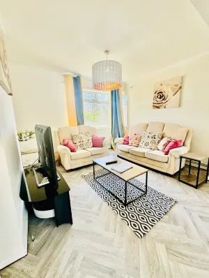 Birmingham 3 Bedrooms- Sleeps 6- Free Parking - 3-Star