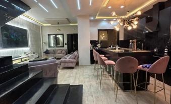 Luxury Central Cosy Villa