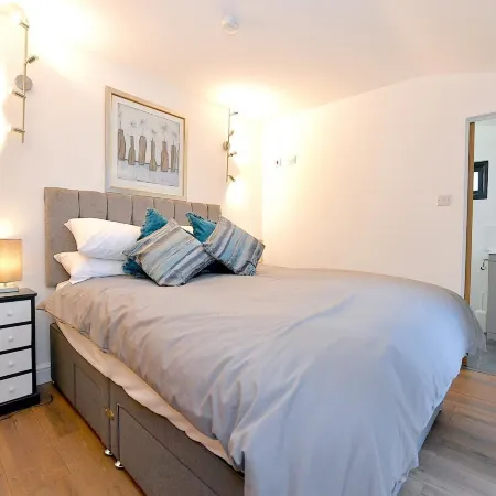 Cheerful 1Bd Cottage with Parking Nr Guildford Отели рядом с достопримечательностью «Университет Суррей»