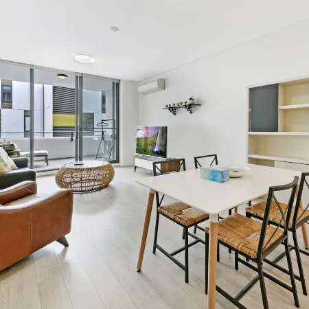 Kozyguru | Mascot | 2Bed 2Bath-Free Double-Parking