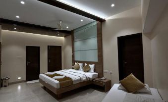 The Paradise Hotel - Luxury Stay