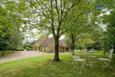 Great Ashley Farm Bed and Breakfast & Shepherds Huts Hotels near Tithe Barn