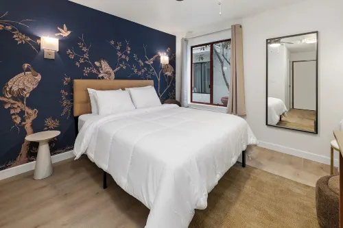 Little Italy Inn - Limited Service Apart Hotel