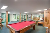 Highland Lake Inn & Resort - Flat Rock فنادق في Flat Rock