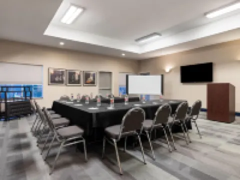 La Quinta Inn & Suites by Wyndham-Brookshire-West Katy Hotels in Waller County