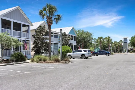 Barefoot Cottage B12 - Sea la VIE by Pristine Property Vacation Rentals Отели рядом с достопримечательностью «Парк Франк пейт»