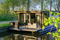 Pean-Buiten Weidum Hotels in Peins