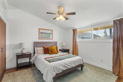 Charming 3-bedroom house south Kokomo Hotels near Walgreens