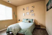 Eat-Sleep-Stroll-Repeat! Walkable Midtown 2BR Home W. M Keck Earth Science And Mineral Engineering Museum 주변 호텔