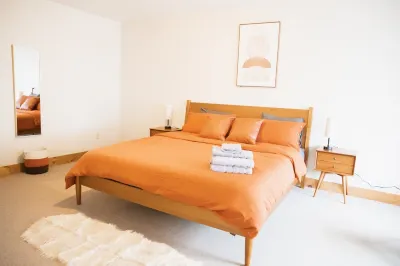 Charming 1-bedroom apartment in Jericho โรงแรมใน