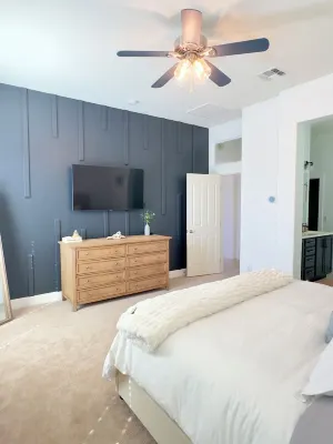 Heated pool & hot tub - backyard oasis - single level home 세이프웨이 주변 호텔