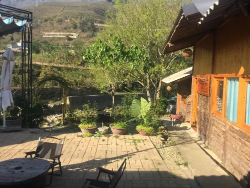 Tropical Riverside Homestay Hotels in Hau Thao