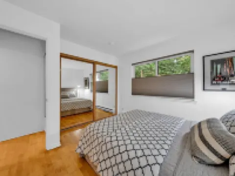 Mill Valley Apartment: Walking Distance to DT Hotels in Mill Valley